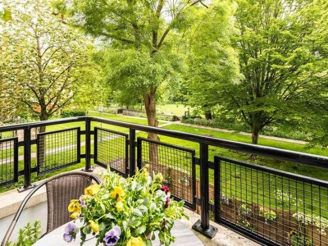 Flat for sale in East Dulwich, Greater London