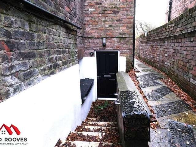 Flat for sale in Calderstones