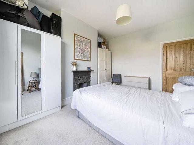 Flat for sale in London Borough of Ealing, Greater London