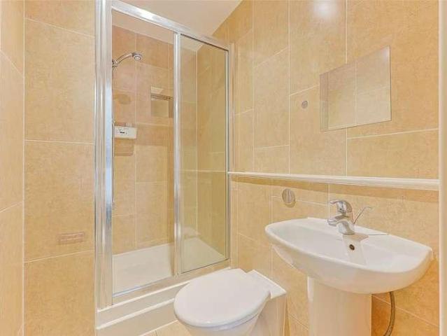 Flat for sale in London Borough of Ealing, Greater London