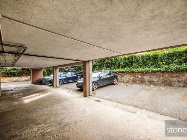 Flat for sale in Belsize Park, Greater London