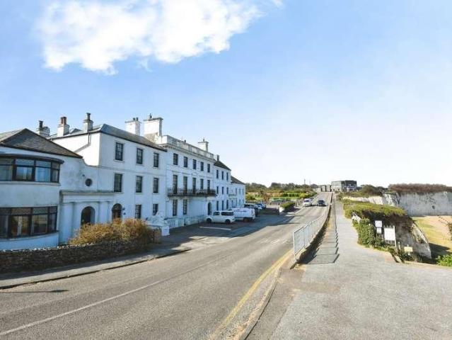 Flat for sale in Acol, Kent