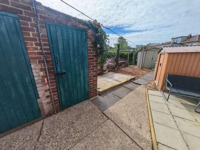 Flat for sale in London Borough of Ealing, Greater London