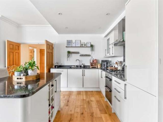 Flat for sale in New Town, Horsham