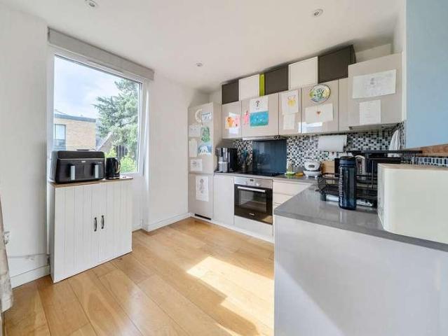 Flat for sale in London Borough of Ealing, Greater London