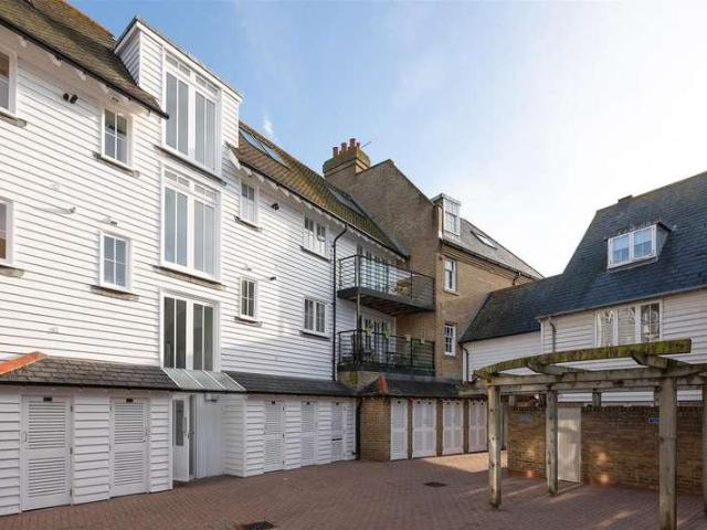 Flat for sale in Thurston Park, The Bridge