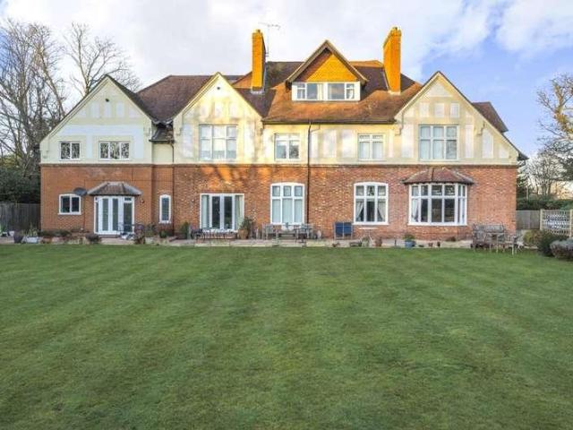 Flat for sale in Wokingham