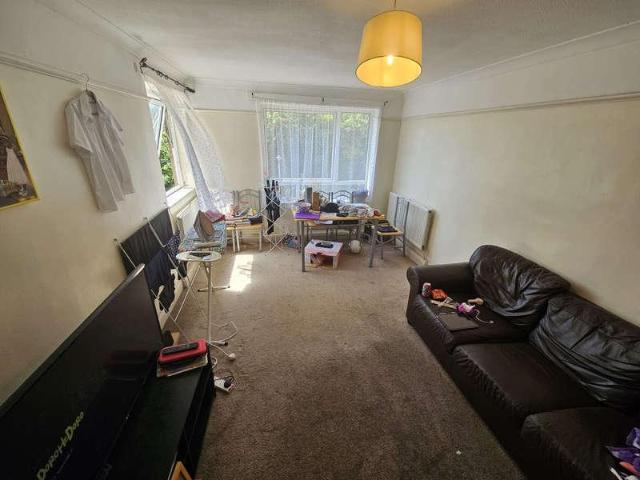 Flat for sale in Spring Park, Luton