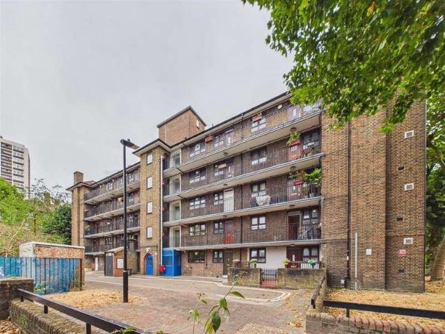 Flat for sale in Hoxton, Greater London