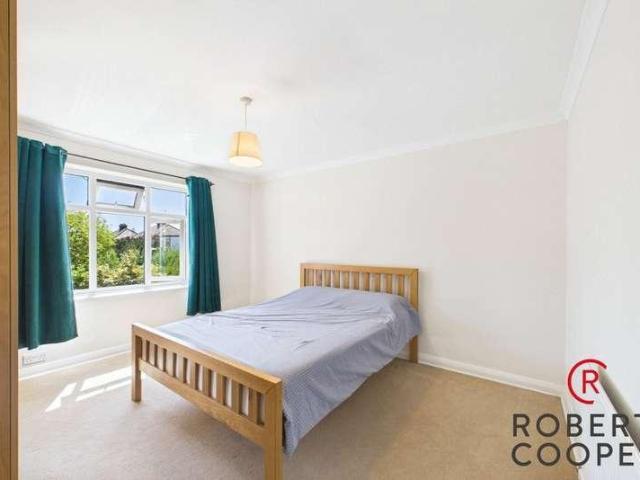 Flat for sale in Eastcote, Greater London