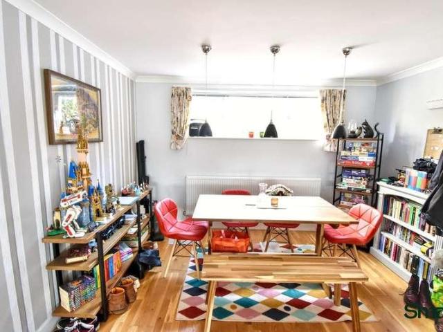 Flat for sale in Hulham, Budlake