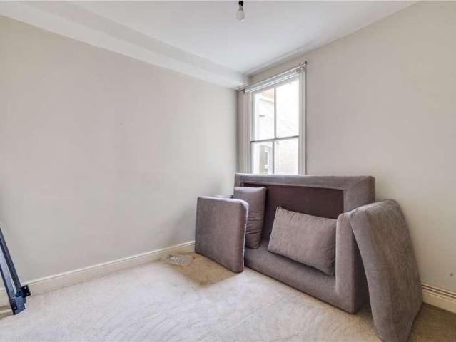 Flat for sale in Fulham, Sands End