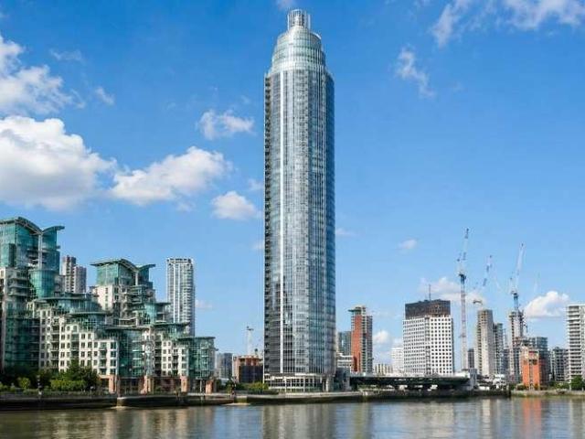 Flat for sale in Vauxhall, Greater London