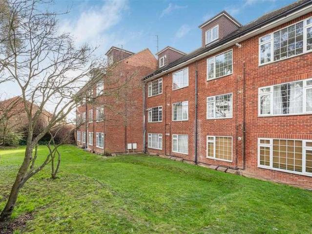 Flat for sale in Slough