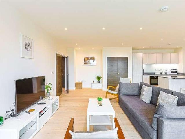 Flat for sale in West Finchley, Greater London