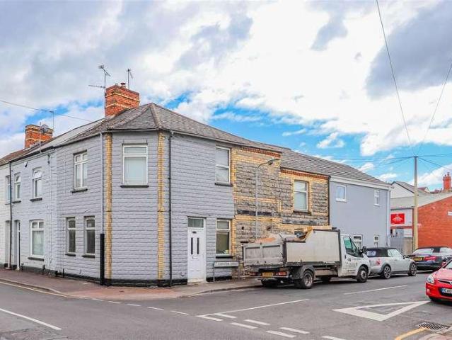 Flat for sale in Gibbonsdown, Barry