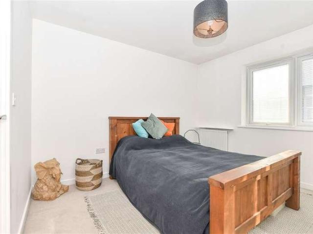 Flat for sale in Tonbridge, Tonbridge and Malling
