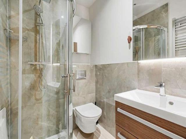 Flat for sale in Fulham, Sands End