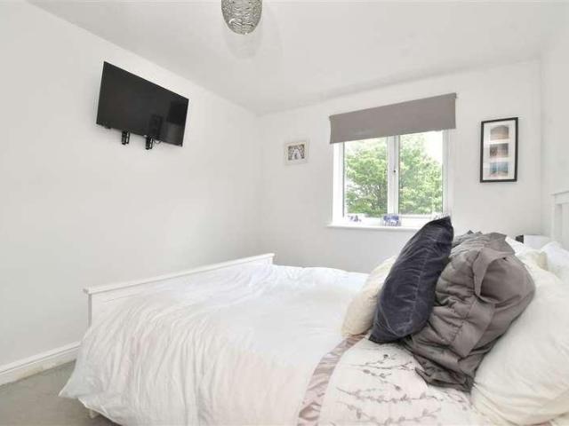 Flat for sale in Rush Green, Greater London