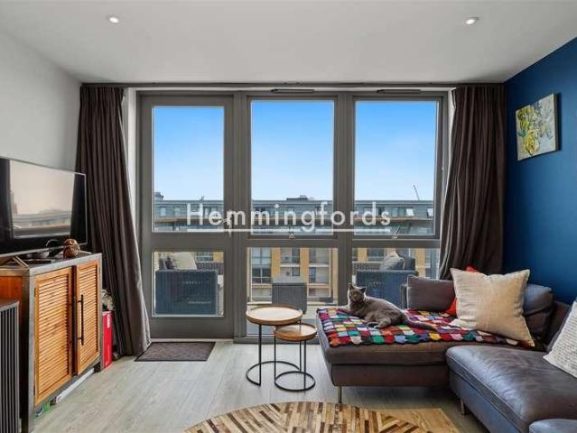 Flat for sale in Islington, Greater London