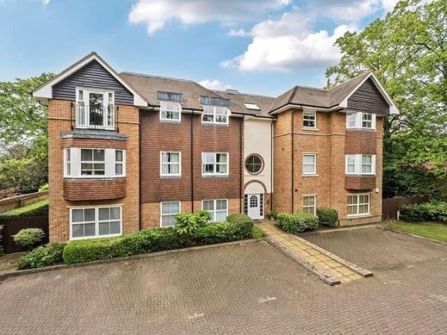 Flat for sale in Sheerwater, Woking