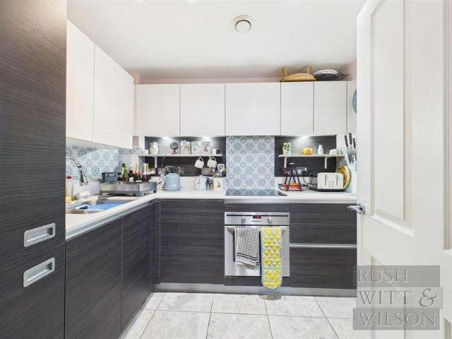 Flat for sale in Central, Heathlands