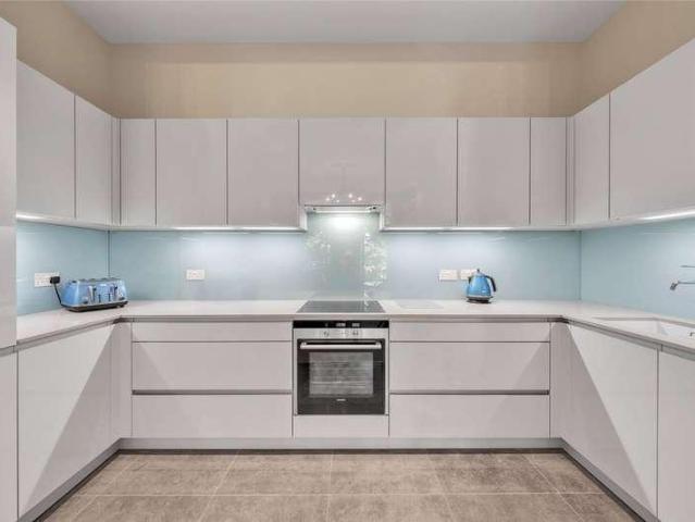 Flat for sale in Maida Vale, Greater London