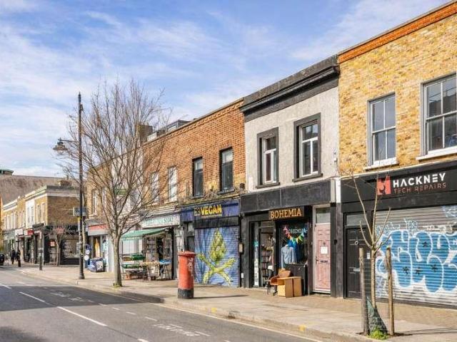 Flat for sale in Old Ford, Mile End