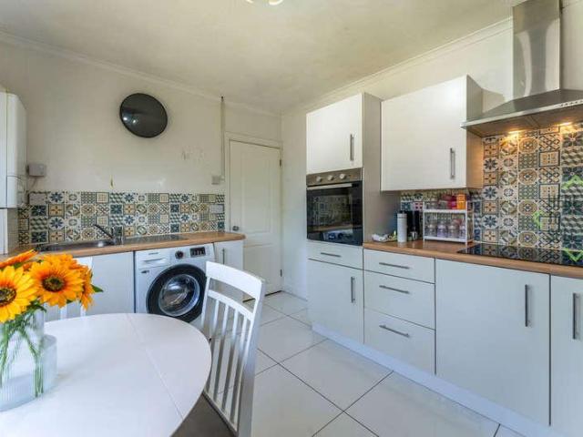 Flat for sale in Collier Row, Greater London