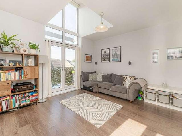 Flat for sale in Enfield Wash, Greater London