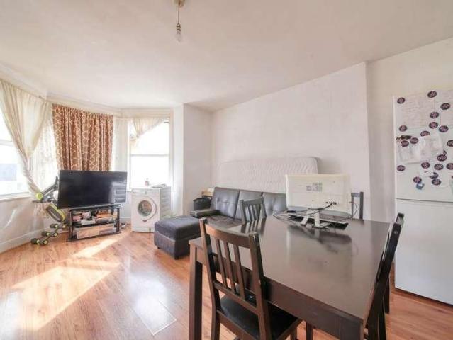 Flat for sale in London Borough of Croydon, Selhurst