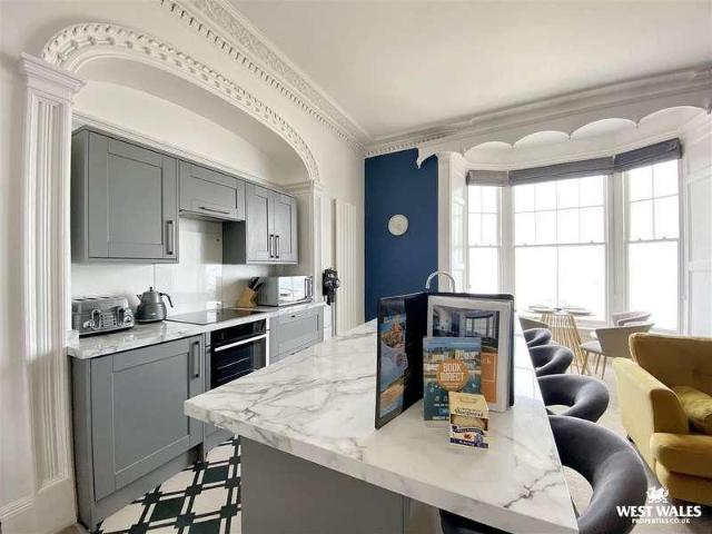 Flat for sale in Tenby, Wales
