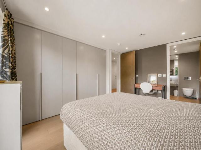 Flat for sale in Hoxton, Greater London