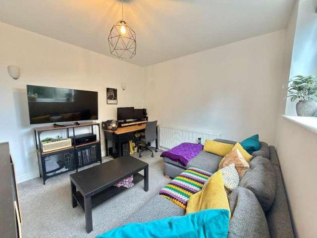 Flat for sale in Whalley Range, Manchester