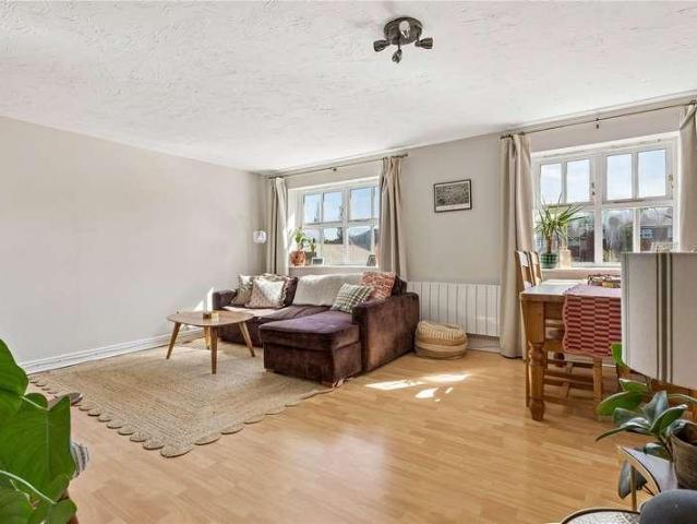 Flat for sale in Heritage Park, Greater London
