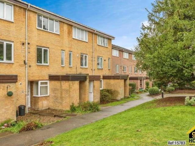 Flat for sale in London Borough of Croydon, Addiscombe