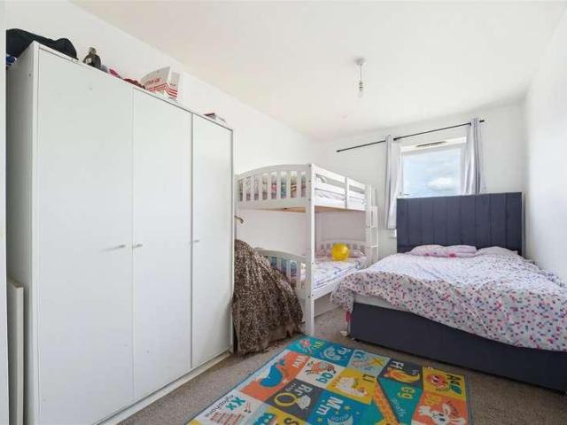 Flat for sale in London Borough of Ealing, Greater London