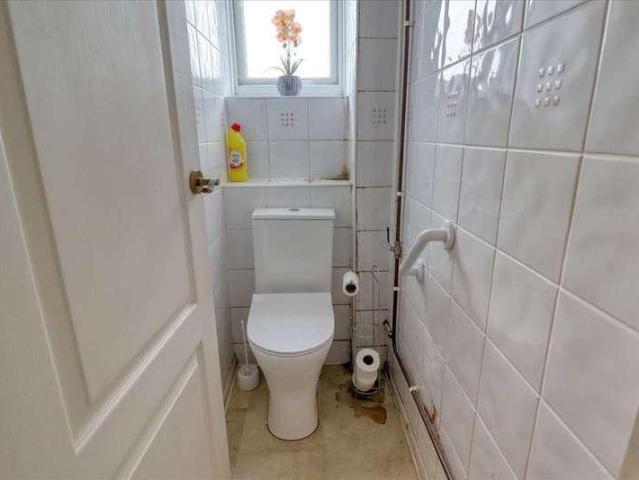 Flat for sale in Dale Hill, Essex
