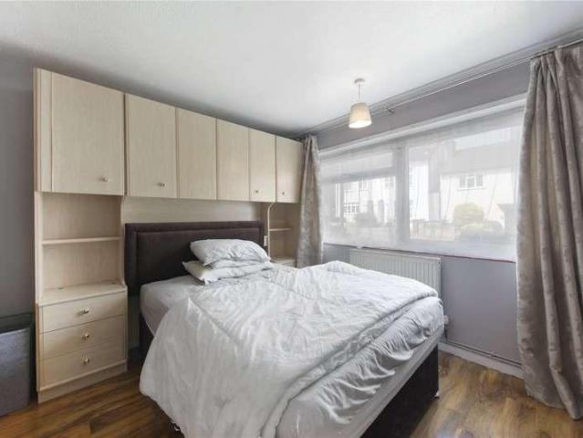 Flat for sale in The Wrythe, Greater London