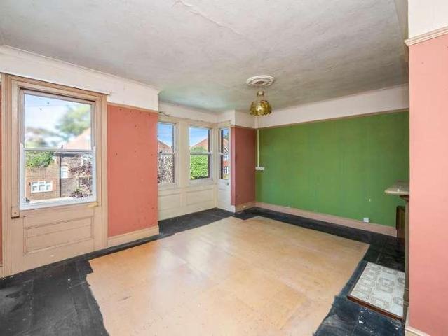 Flat for sale in Worthing, West Sussex