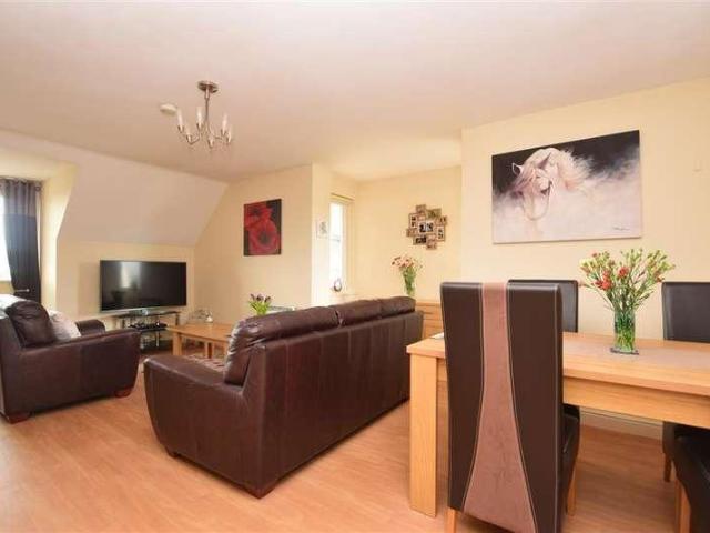 Flat for sale in Horsham, West Sussex