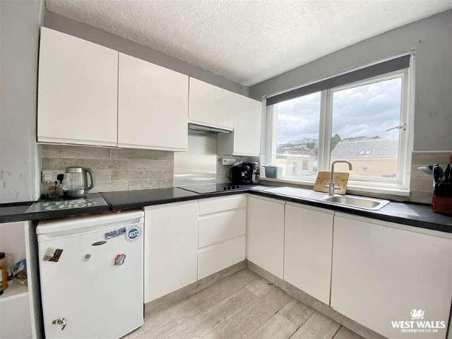 Flat for sale in Saundersfoot, Wales