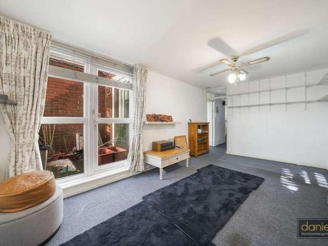 Flat for sale in Kensal Town, Greater London