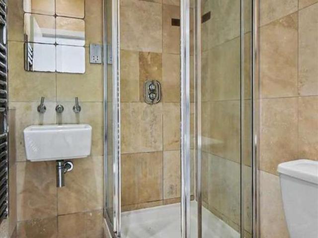 Flat for sale in Hammersmith, Greater London