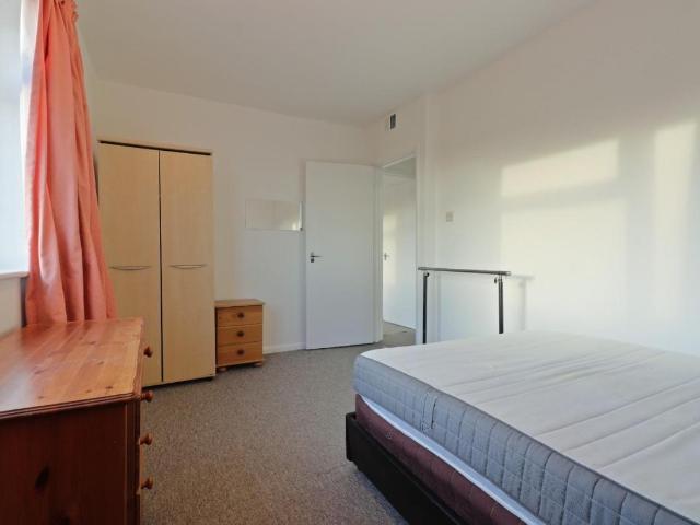 Flat for sale in Stumperlowe, Fulwood