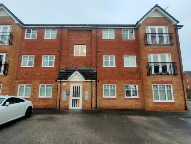 Flat for sale in Tanyfron, Wales