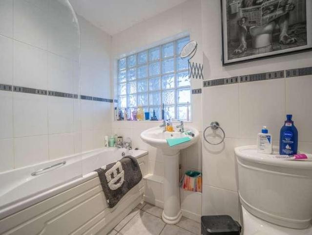 Flat for sale in Portland, Weston