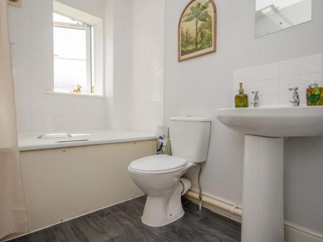 Flat for sale in Kingswood, South Gloucestershire