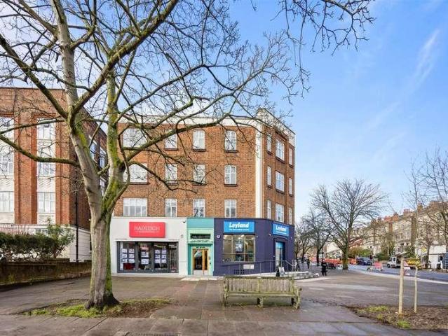 Flat for sale in Belsize Park, Greater London