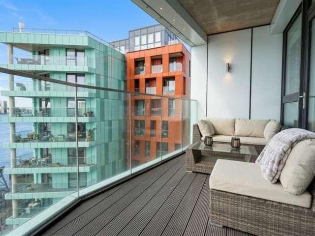 Flat for sale in East Greenwich, Greater London